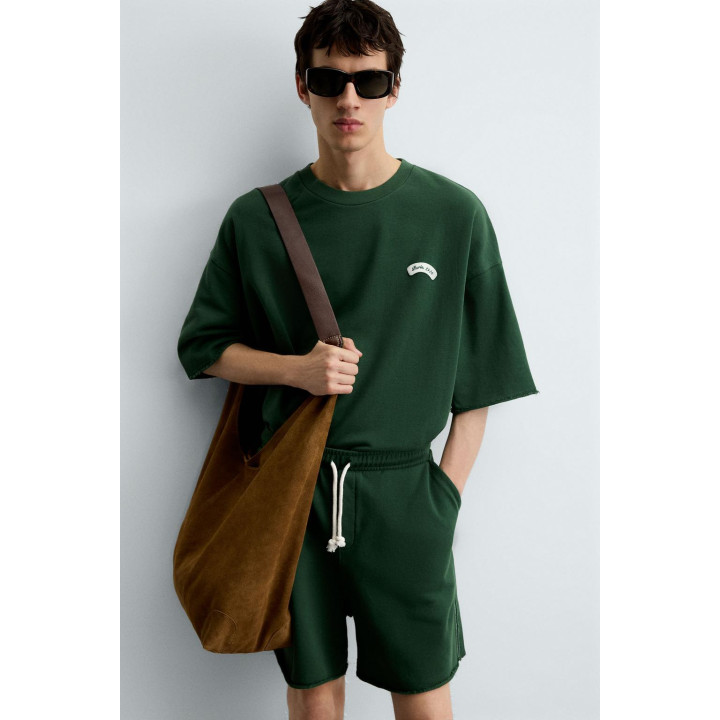 ТОЛСТОВКА С КОНТРАСТНОЙ НАШИВКОЙ