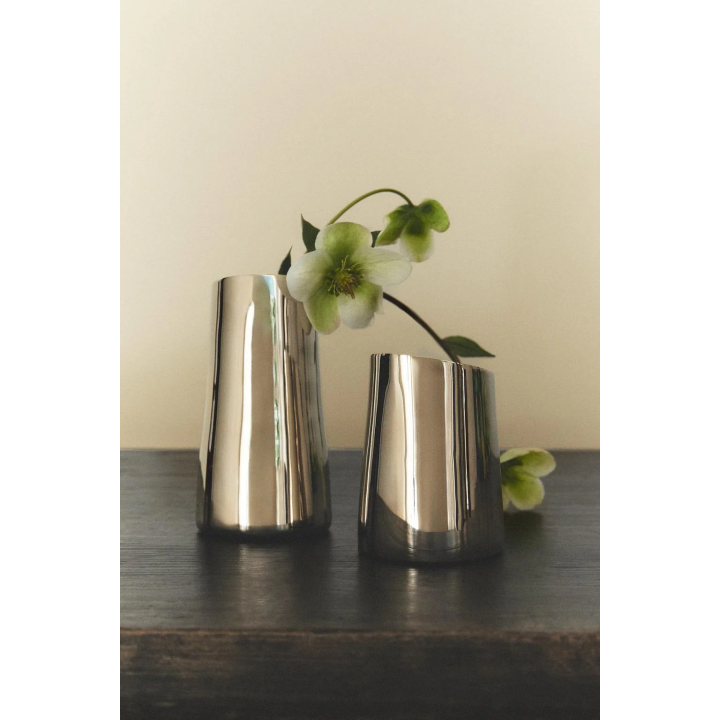 Металлическая ваза