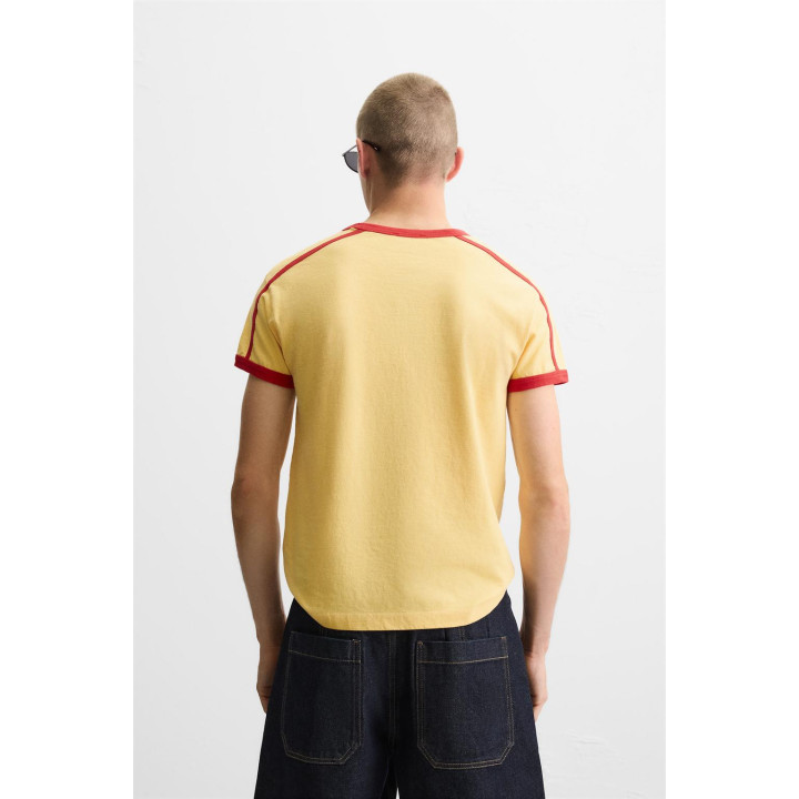 ФУТБОЛКА С КОНТРАСТНОЙ НАДПИСЬЮ И ОКАНТОВКОЙ В РУБЧИК