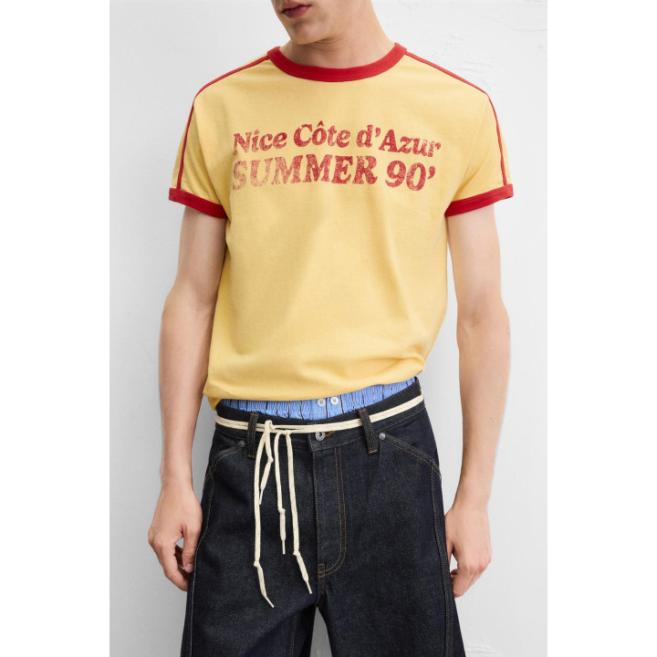 ФУТБОЛКА С КОНТРАСТНОЙ НАДПИСЬЮ И ОКАНТОВКОЙ В РУБЧИК