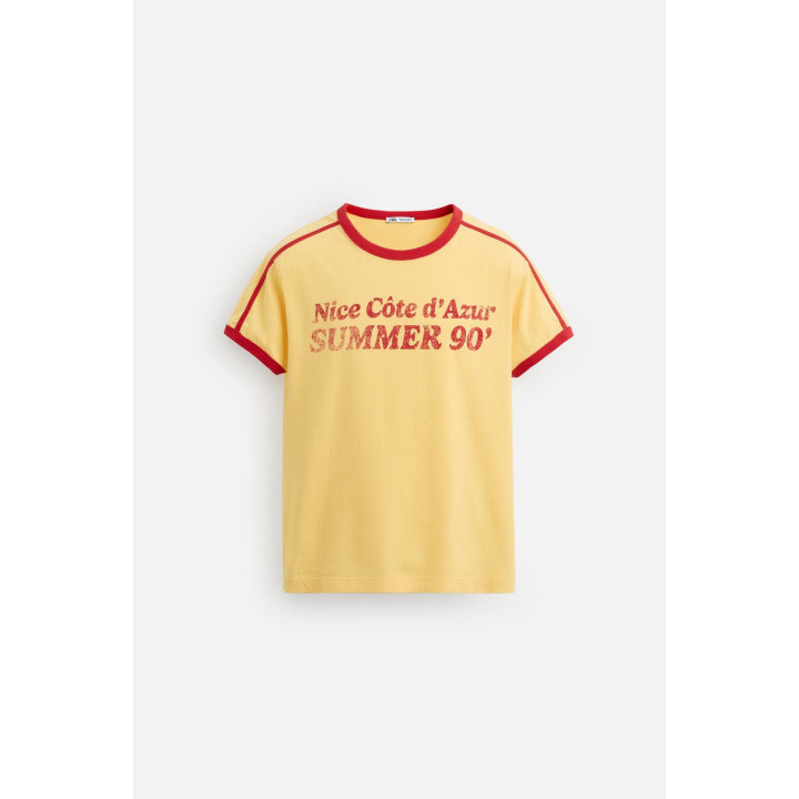 ФУТБОЛКА С КОНТРАСТНОЙ НАДПИСЬЮ И ОКАНТОВКОЙ В РУБЧИК