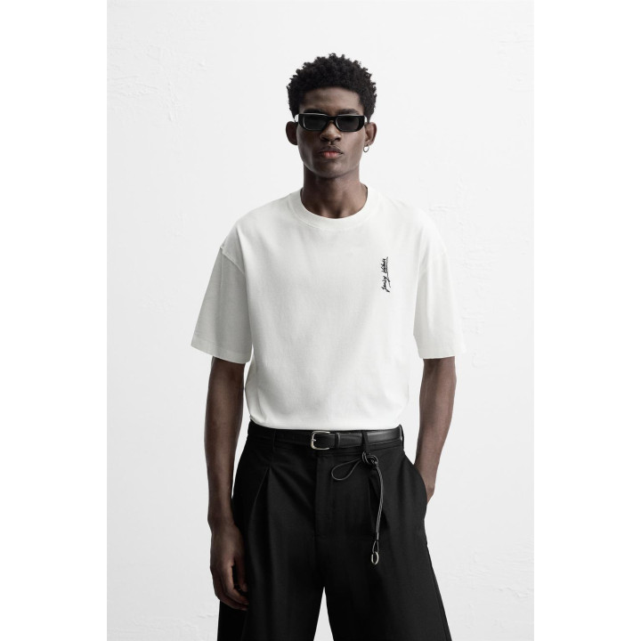 Футболка с вышитыми надписями