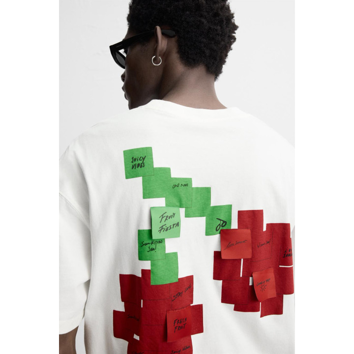 Футболка с вышитыми надписями