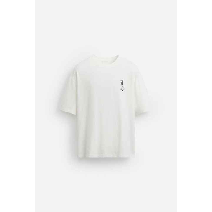 Футболка с вышитыми надписями