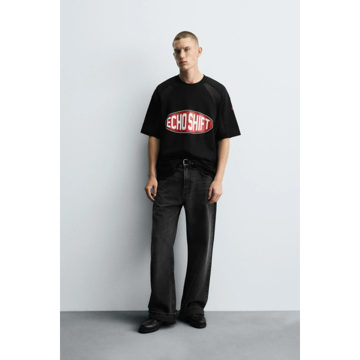 ФУТБОЛКА С КОМБИНИРОВАННЫМИ ГРАФИЧЕСКИМИ РИСУНКАМИ