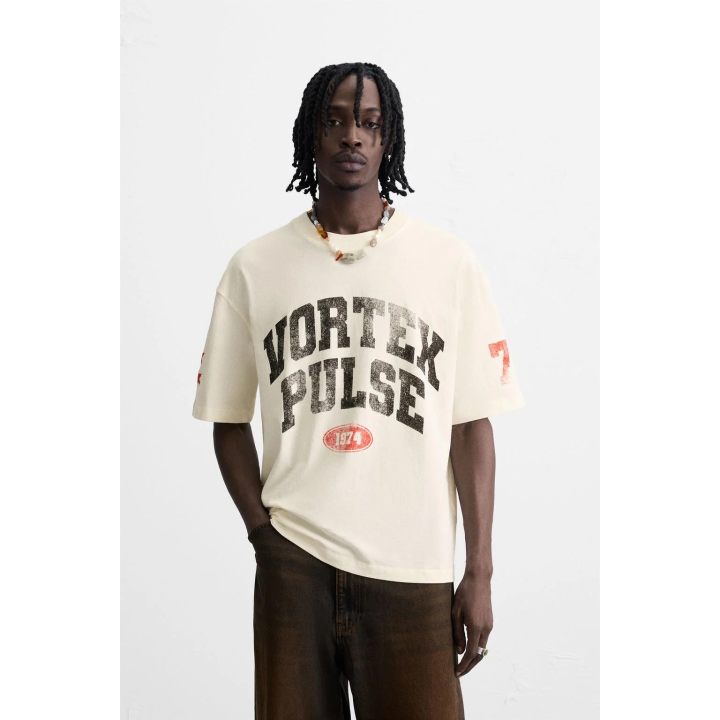 ФУТБОЛКА С ПРИНТАМИ И ЭФФЕКТОМ ПОТЕРТОСТИ