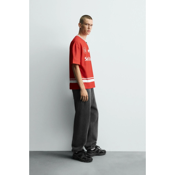 ФУТБОЛКА С РЕТРО-ПРИНТАМИ В ФУТБОЛЬНОМ СТИЛЕ