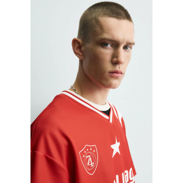 ФУТБОЛКА С РЕТРО-ПРИНТАМИ В ФУТБОЛЬНОМ СТИЛЕ