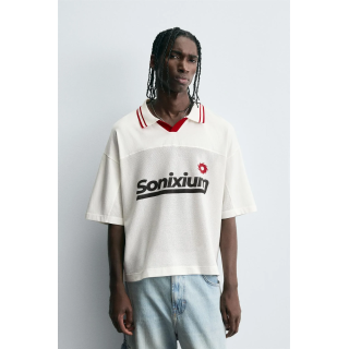 ПОЛО С РЕТРО-ПРИНТОМ В ФУТБОЛЬНОМ СТИЛЕ