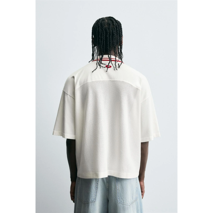 ПОЛО С РЕТРО-ПРИНТОМ В ФУТБОЛЬНОМ СТИЛЕ