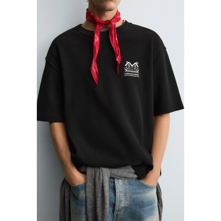 ТОЛСТОВКА С КОНТРАСТНЫМИ ПРИНТАМИ