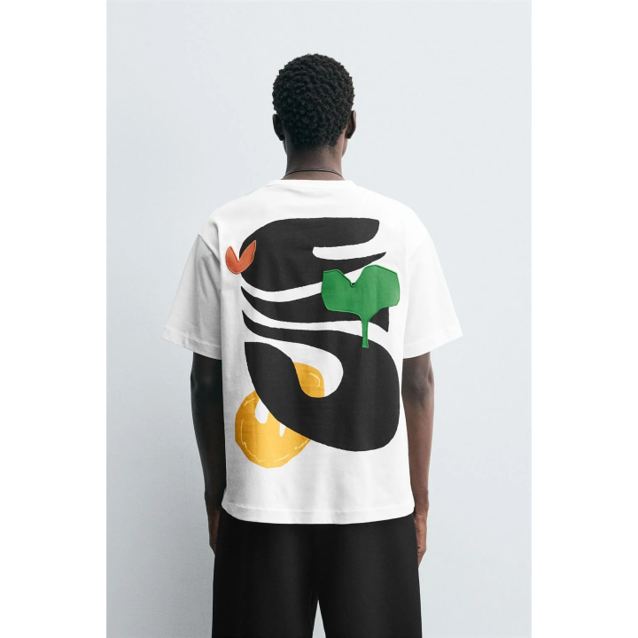 ФУТБОЛКА С КОНТРАСТНЫМИ НАШИВКАМИ