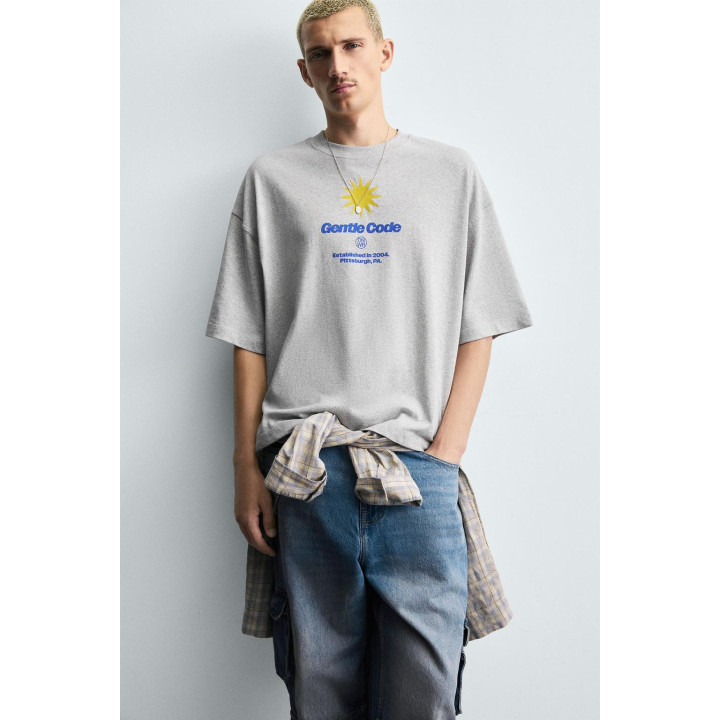 ФУТБОЛКА С КОМБИНИРОВАННЫМ ПРИНТОМ СОЛНЦА