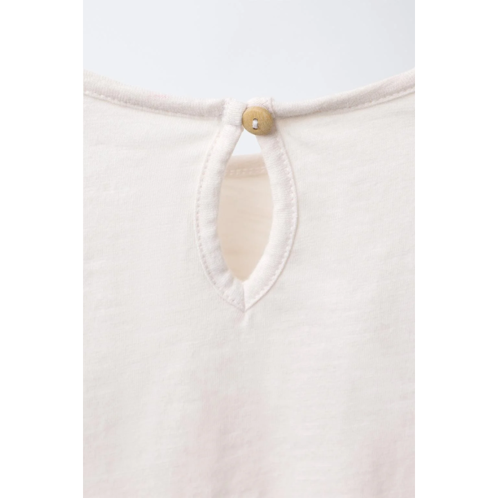 ФУТБОЛКА С ВОЛАНАМИ И ЦВЕТОЧНОЙ ВЫШИВКОЙ