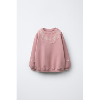 ТОЛСТОВКА С ВЫШИВКОЙ В ВИДЕ ЦВЕТОВ