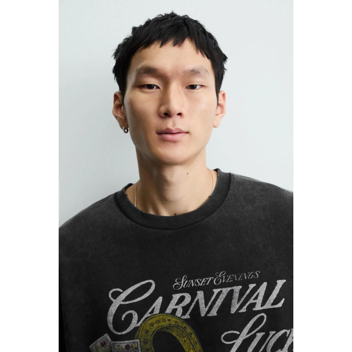 ТОЛСТОВКА С КОМБИНИРОВАННЫМ ПРИНТОМ