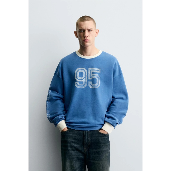 ФУТБОЛКА С ПРИНТОМ И ЭФФЕКТОМ ПОТЕРТОСТИ