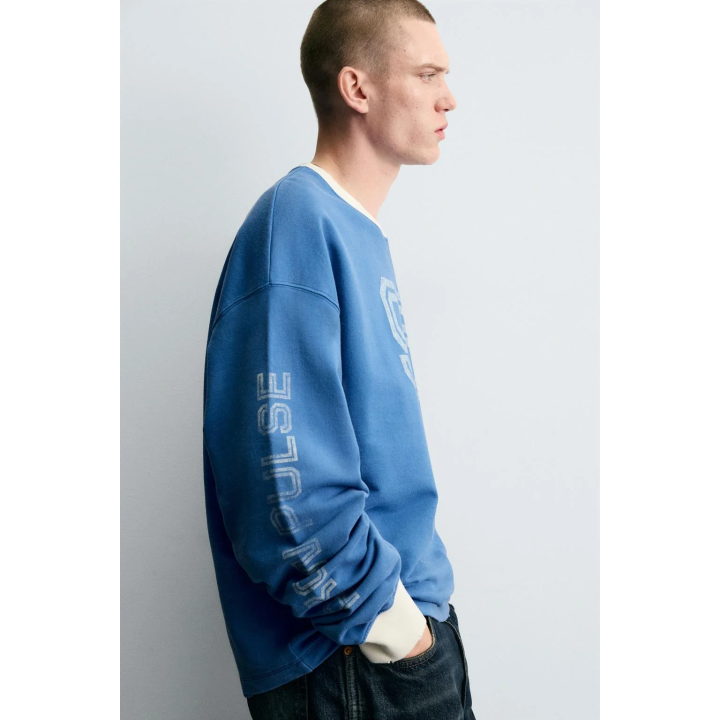 ФУТБОЛКА С ПРИНТОМ И ЭФФЕКТОМ ПОТЕРТОСТИ