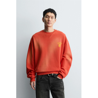 Свитшот с нанесением текста в виде распыления