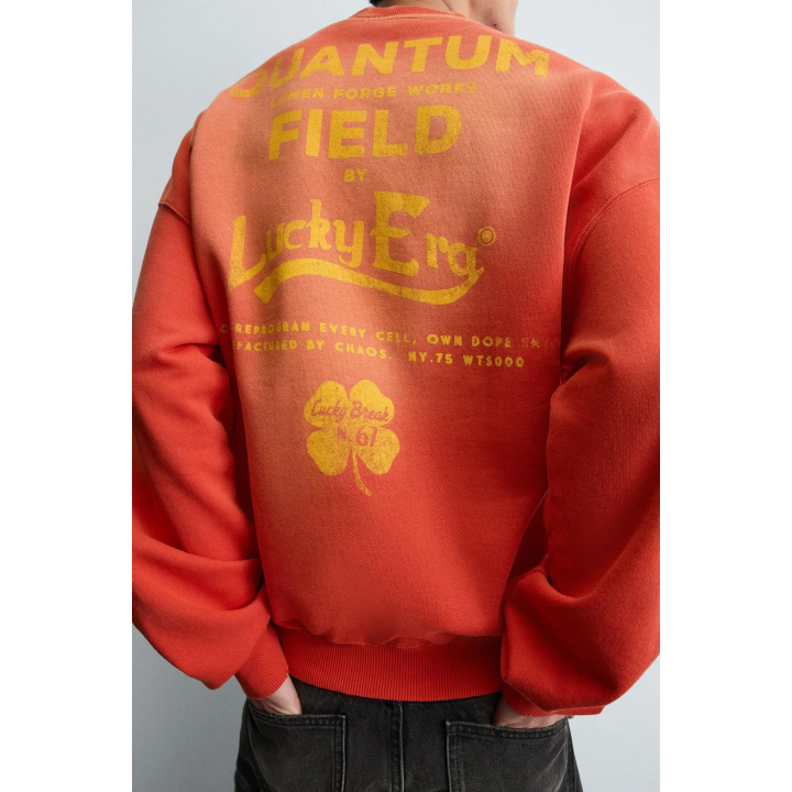 Свитшот с нанесением текста в виде распыления