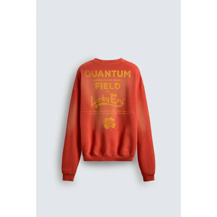 Свитшот с нанесением текста в виде распыления