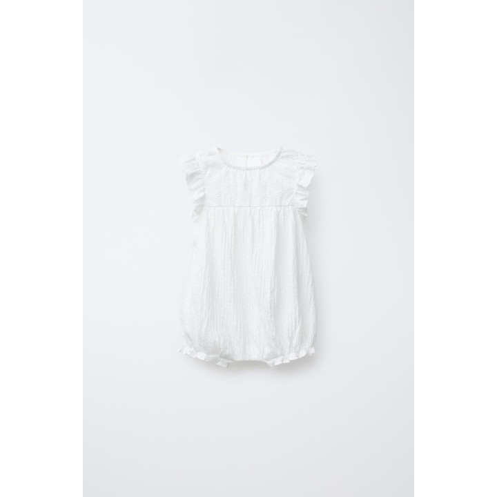 Комбинезон с текстурой и швейцарской вышивкой