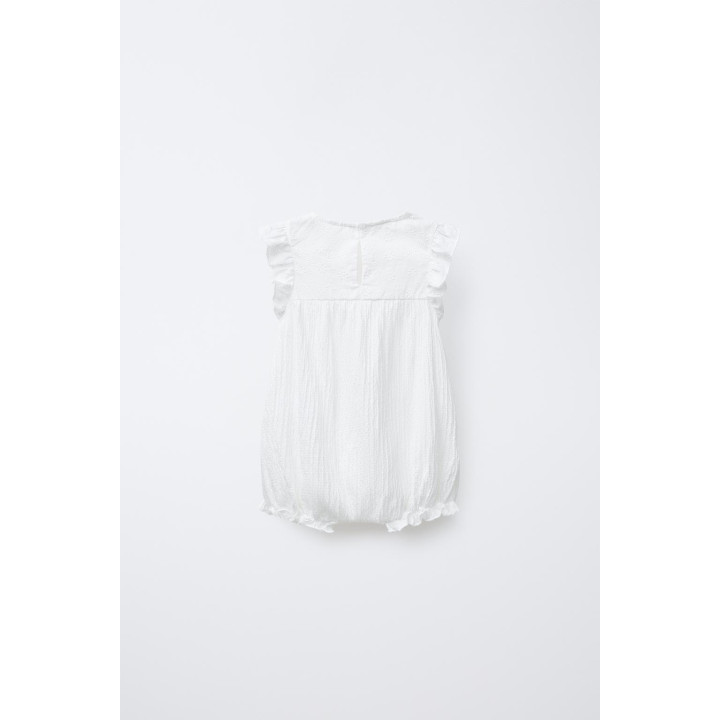 Комбинезон с текстурой и швейцарской вышивкой