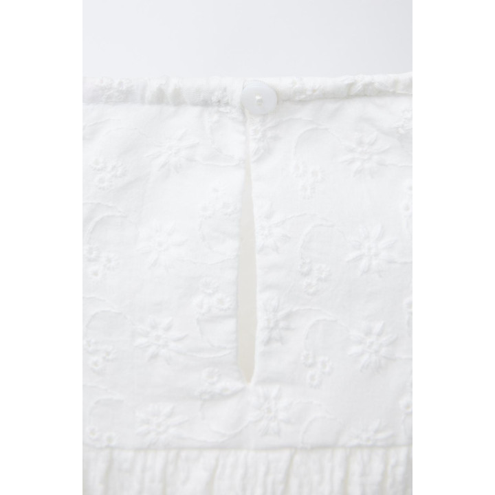 Комбинезон с текстурой и швейцарской вышивкой