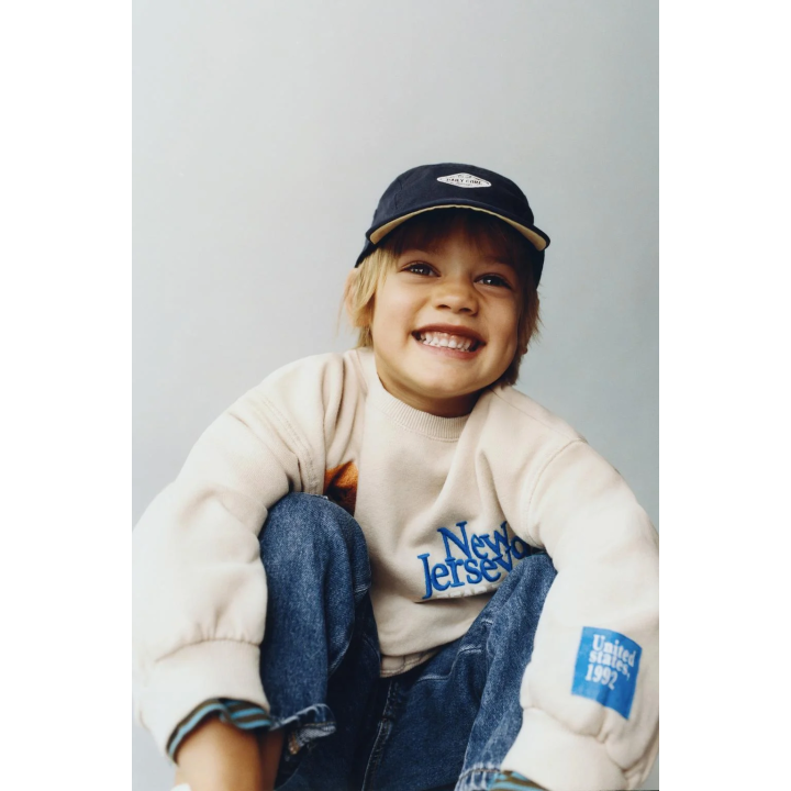 ТОЛСТОВКА С ПРИНТОМ МЕДВЕДЕЙ И ВЫШИВКОЙ ТЕКСТА