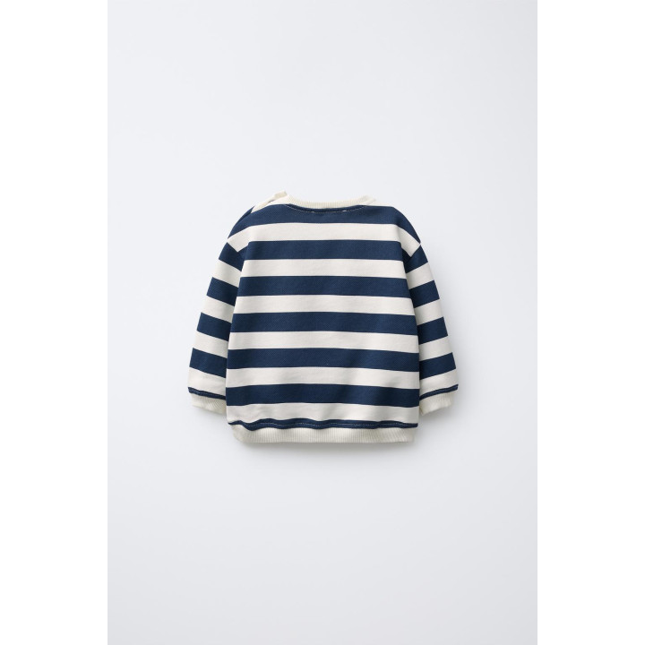 ТОЛСТОВКА В ПОЛОСКУ С НАШИВКОЙ «ЛЕВ»