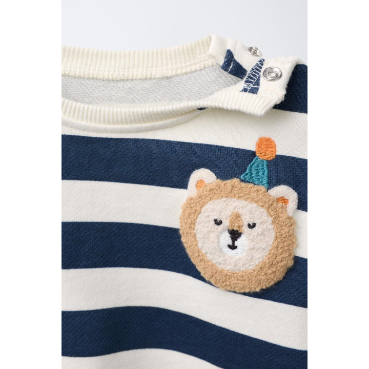 ТОЛСТОВКА В ПОЛОСКУ С НАШИВКОЙ «ЛЕВ»