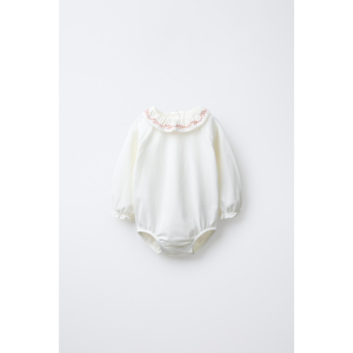 БОДИ С ВЫШИТЫМ ВОРОТНИКОМ