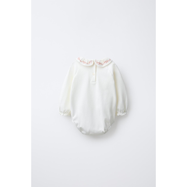 БОДИ С ВЫШИТЫМ ВОРОТНИКОМ