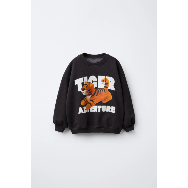 ТОЛСТОВКА С ПРИНТОМ «ТИГР» И ФЛОКИРОВАННЫМ ТЕКСТОМ