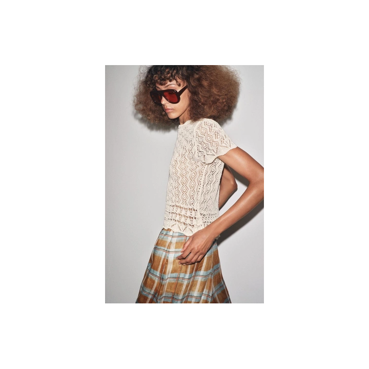 ТОП ИЗ АЖУРНОГО ТРИКОТАЖА С КОРОТКИМИ РУКАВАМИ