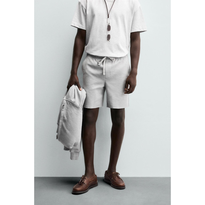 ШОРТЫ КОМФОРТНОЙ ПОСАДКИ ИЗ РЕЛЬЕФНОЙ ТКАНИ