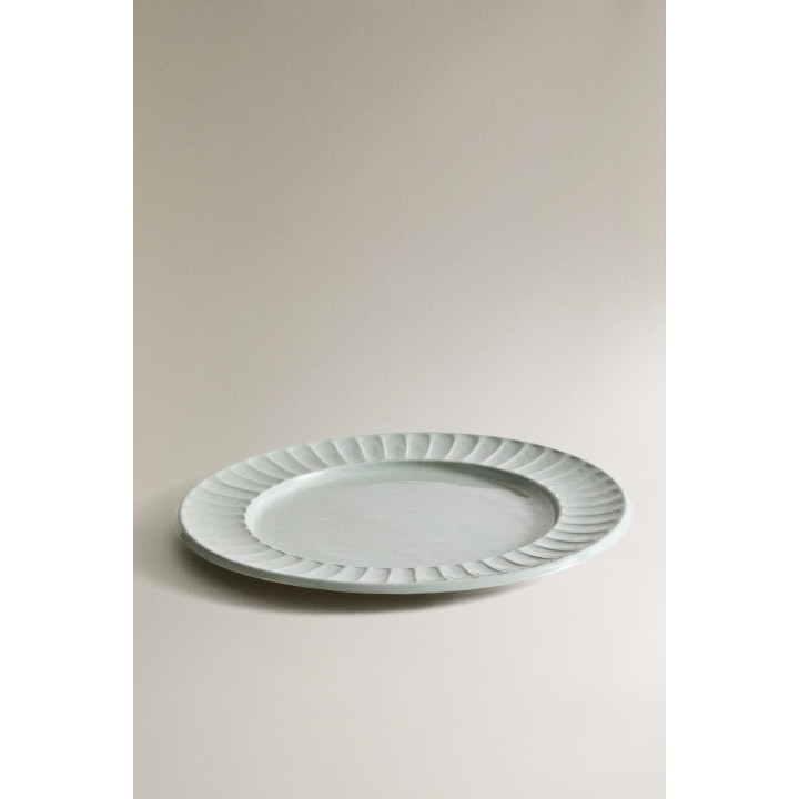 Круглая металлическая поднос