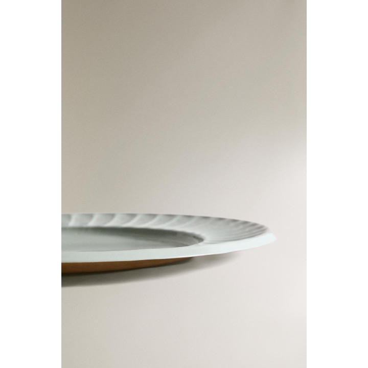 Круглая металлическая поднос