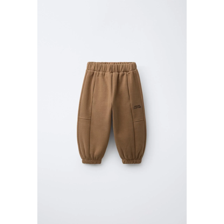 Брюки с линейкой и шарами