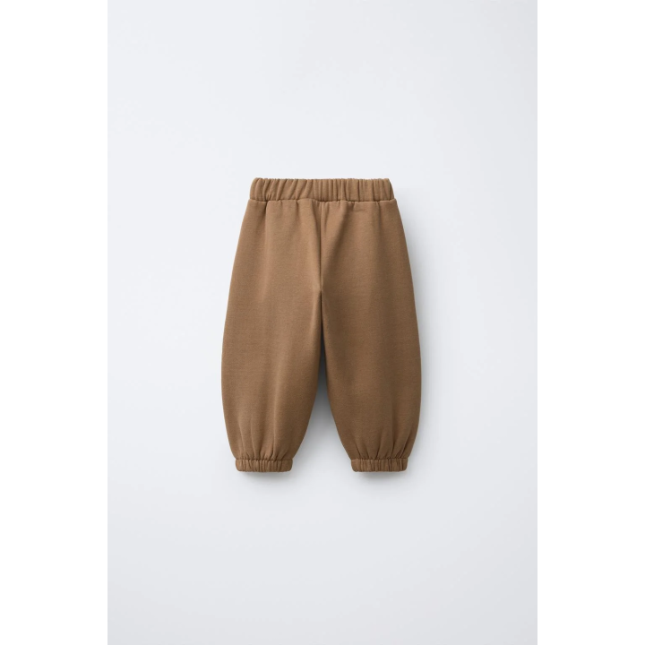 Брюки с линейкой и шарами