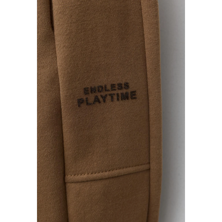 Брюки с линейкой и шарами