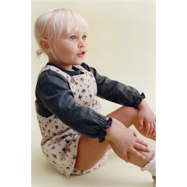 ВЕЛЬВЕТОВЫЙ САРАФАН И ТРУСЫ С ЦВЕТОЧНЫМ ПРИНТОМ