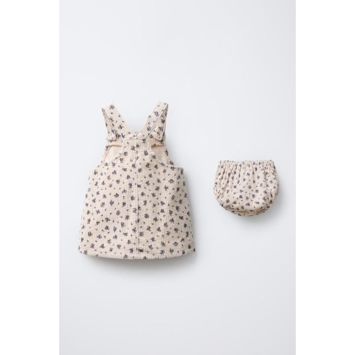 ВЕЛЬВЕТОВЫЙ САРАФАН И ТРУСЫ С ЦВЕТОЧНЫМ ПРИНТОМ