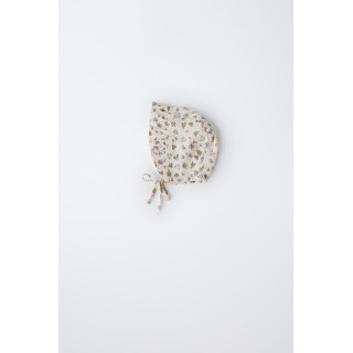 ЧЕПЧИК С ВОЛАНАМИ И ЦВЕТОЧНЫМ ТЕКСТУРНЫМ РИСУНКОМ