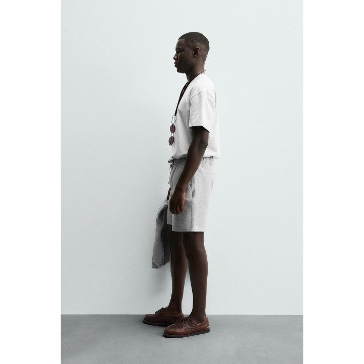 ШОРТЫ КОМФОРТНОЙ ПОСАДКИ ИЗ РЕЛЬЕФНОЙ ТКАНИ