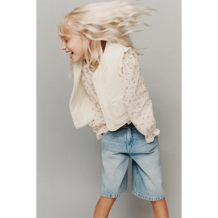 Жилет с объемной структурой оборок