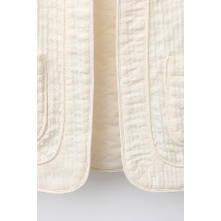 Жилет с объемной структурой оборок