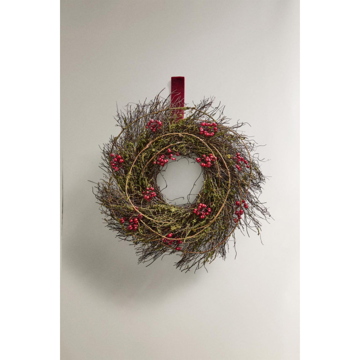 Рождественский венок с декоративными сушеными листьями и цветами