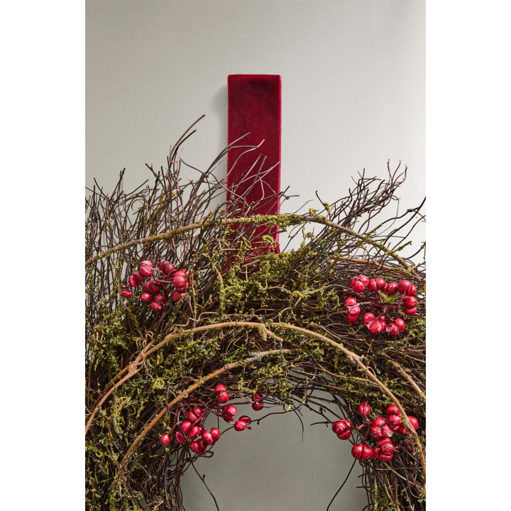 Рождественский венок с декоративными сушеными листьями и цветами