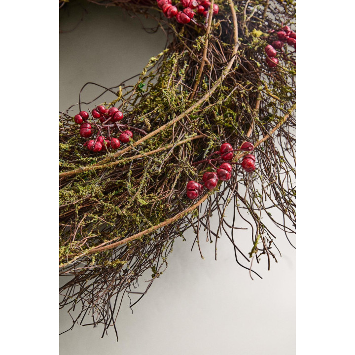 Рождественский венок с декоративными сушеными листьями и цветами